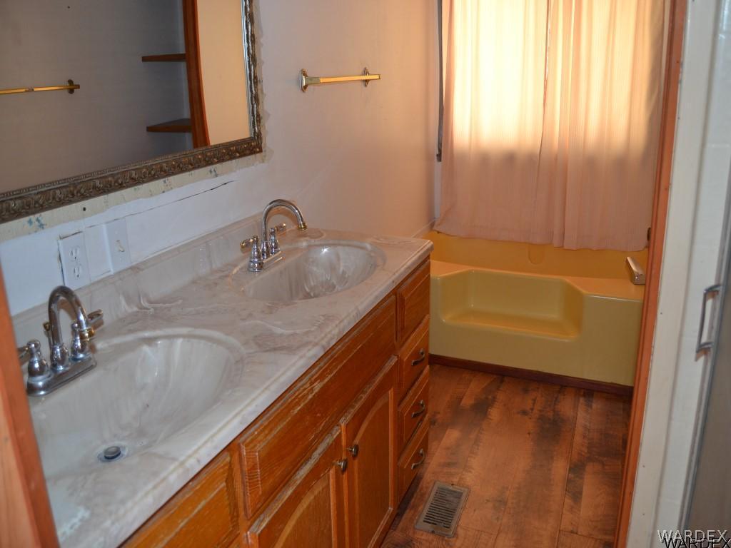 3521 North Bryce Road Golden Valley, AZ 86413 - Photo 12 of 22 Master Bath
