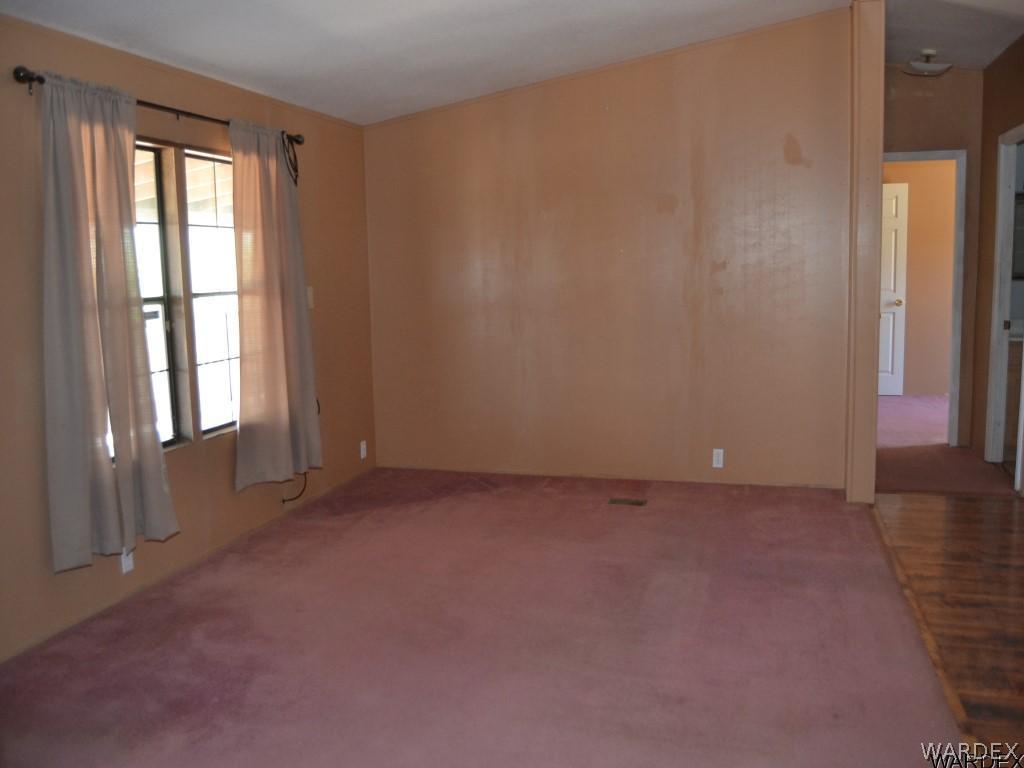 3521 North Bryce Road Golden Valley, AZ 86413 - Photo 4 of 22 Living Room