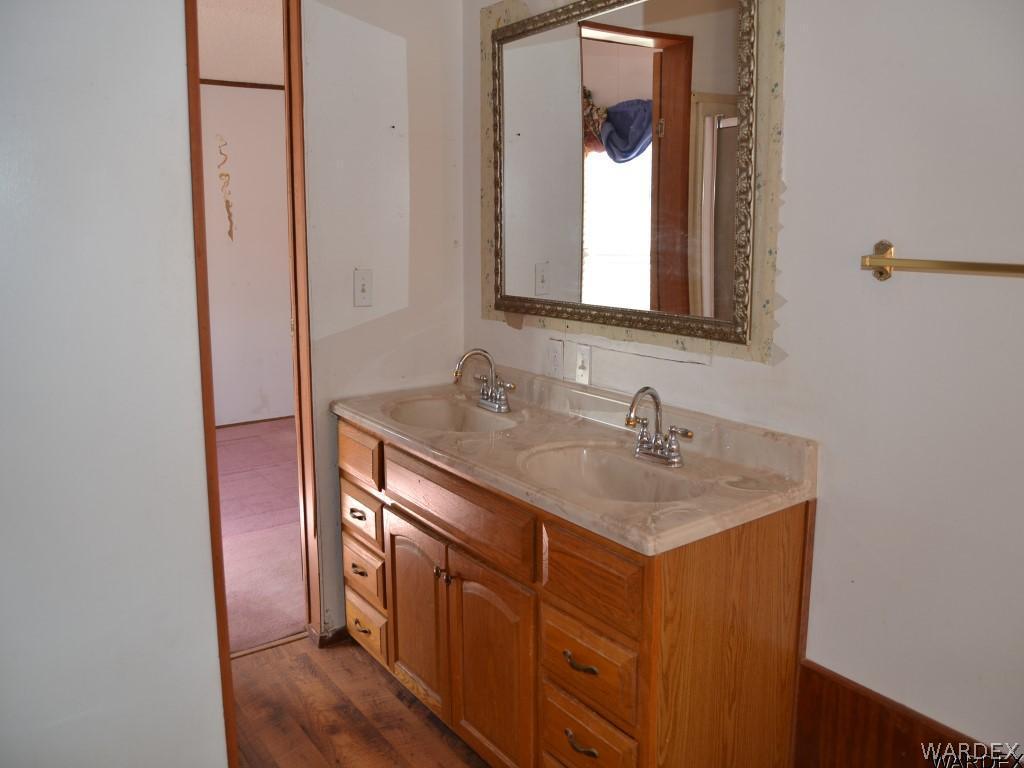3521 North Bryce Road Golden Valley, AZ 86413 - Photo 10 of 22 Master Bath