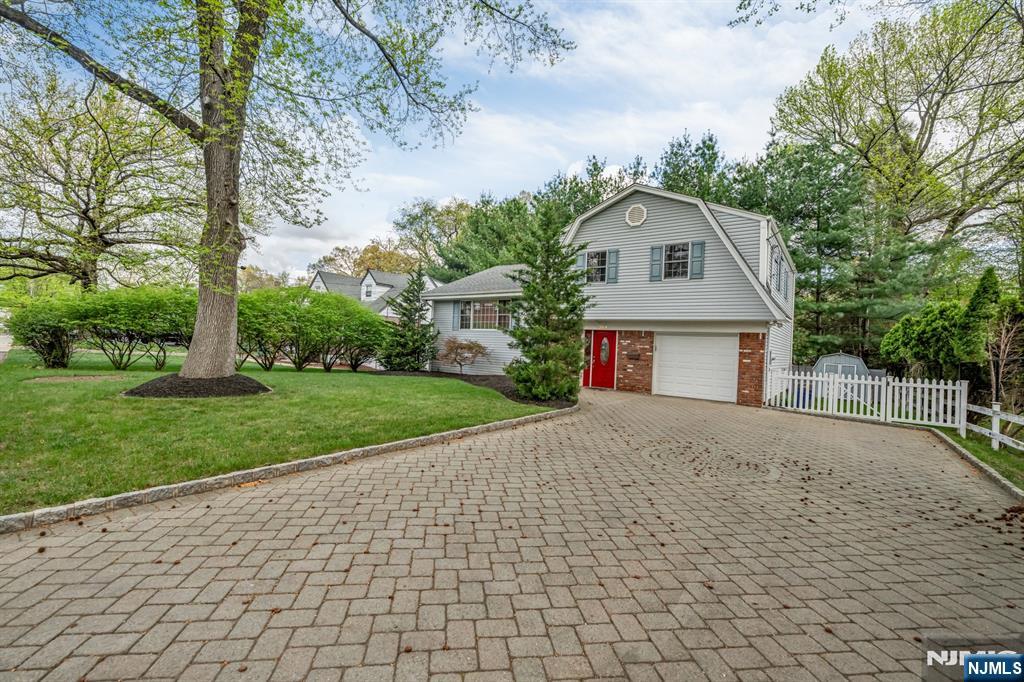 364 Knickerbocker Road Cresskill, NJ 07626 - Photo 4 of 45
