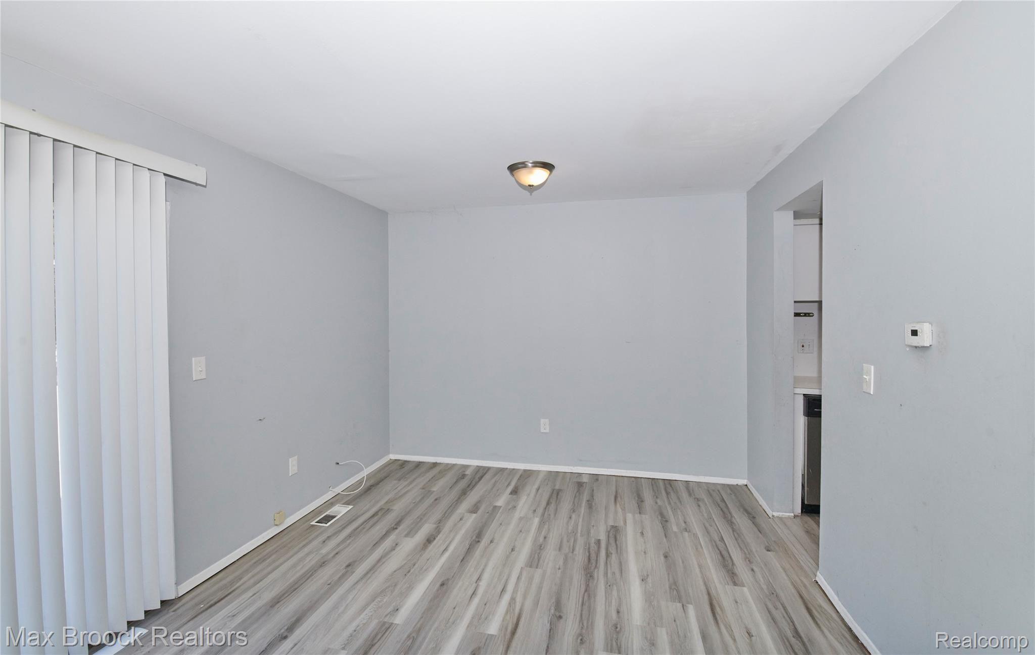 29115 Village Road Southfield, MI 48034 - Photo 5 of 19 29115VillageRd 9.jpg