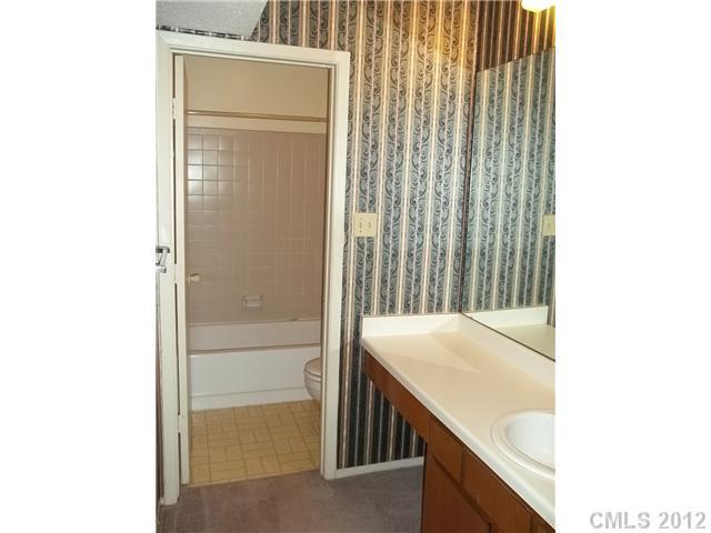 4924 Sardis Road, Unit F Charlotte, NC 28270 - Photo 8 of 9