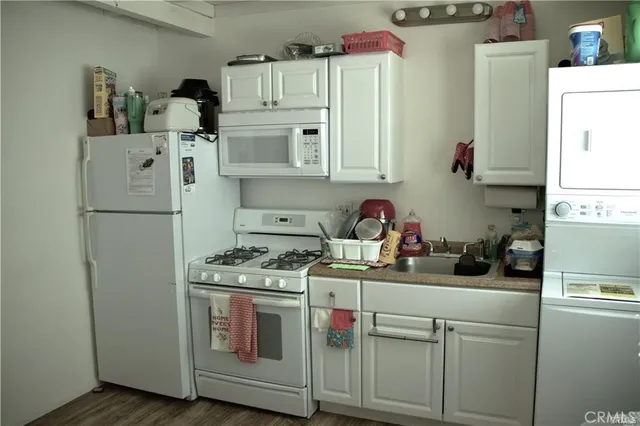 $950 | 71942 Buena Vista Drive, Twentynine Palms, CA 92277