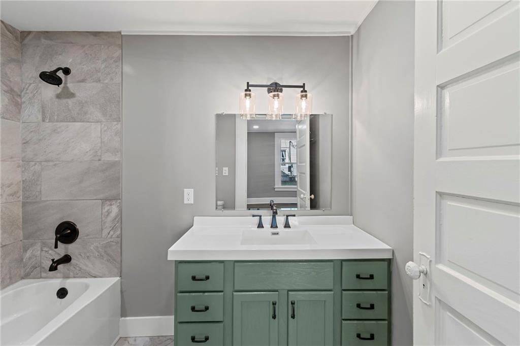 302 South Elm Street Sweet Springs, MO 65351 - Photo 17 of 30