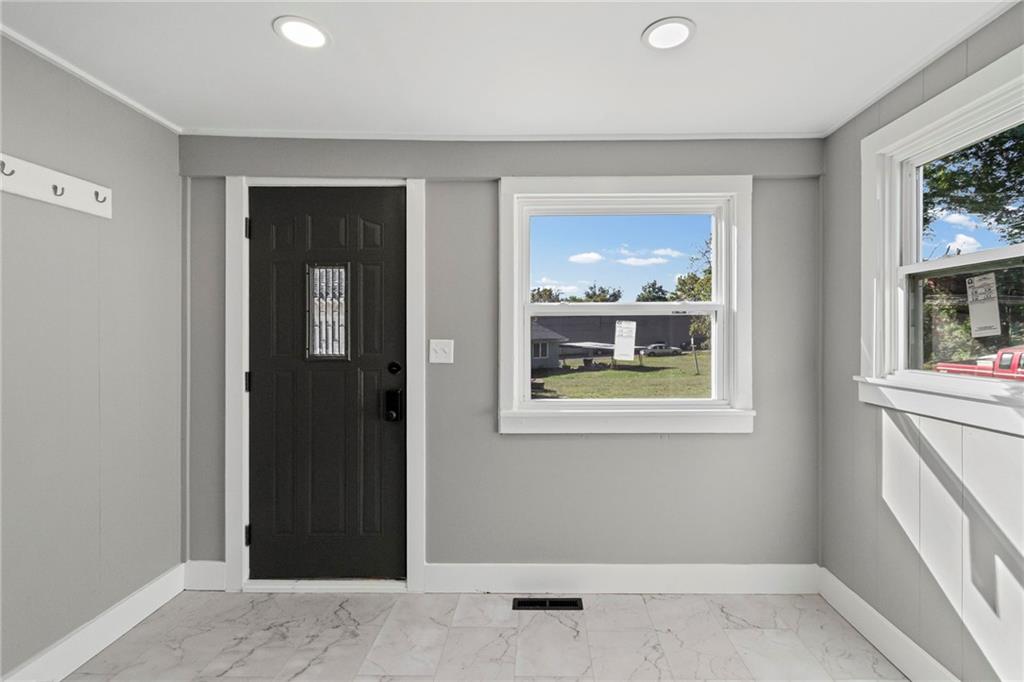 302 South Elm Street Sweet Springs, MO 65351 - Photo 19 of 30