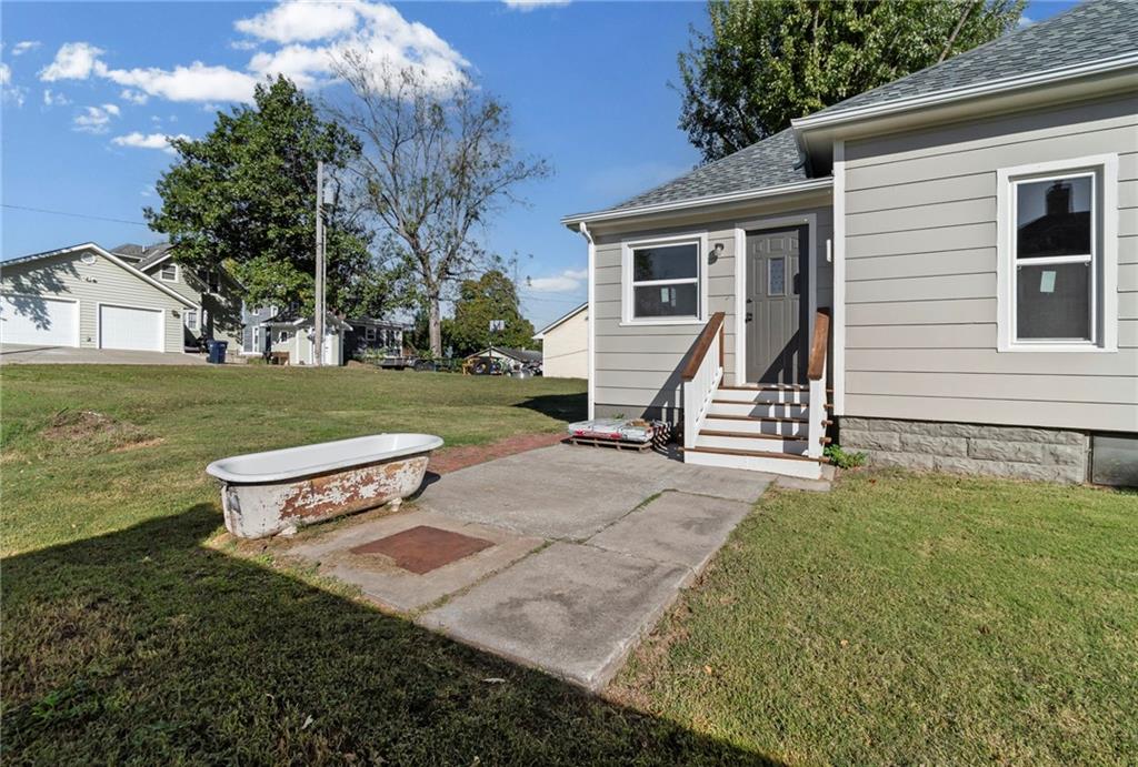 302 South Elm Street Sweet Springs, MO 65351 - Photo 20 of 30