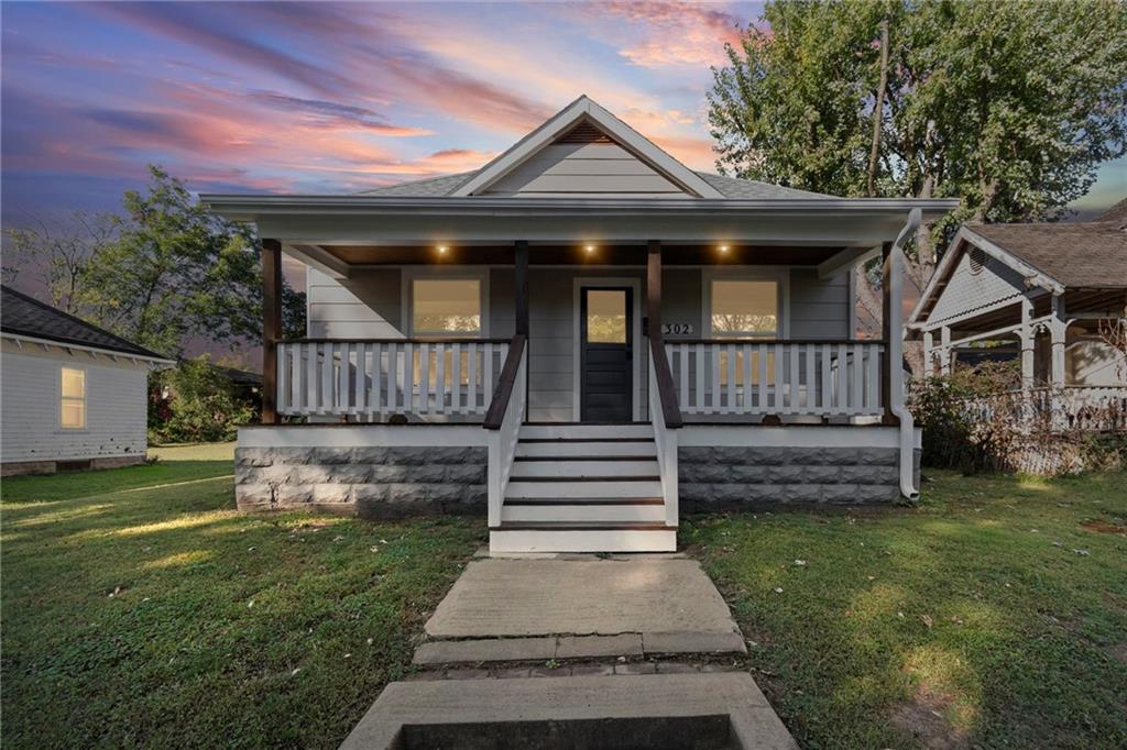 302 South Elm Street Sweet Springs, MO 65351 - Photo 2 of 30