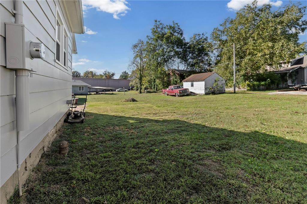 302 South Elm Street Sweet Springs, MO 65351 - Photo 22 of 30