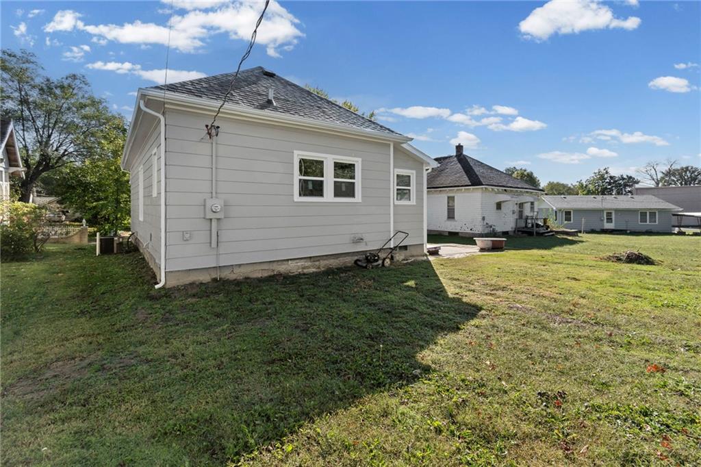 302 South Elm Street Sweet Springs, MO 65351 - Photo 23 of 30