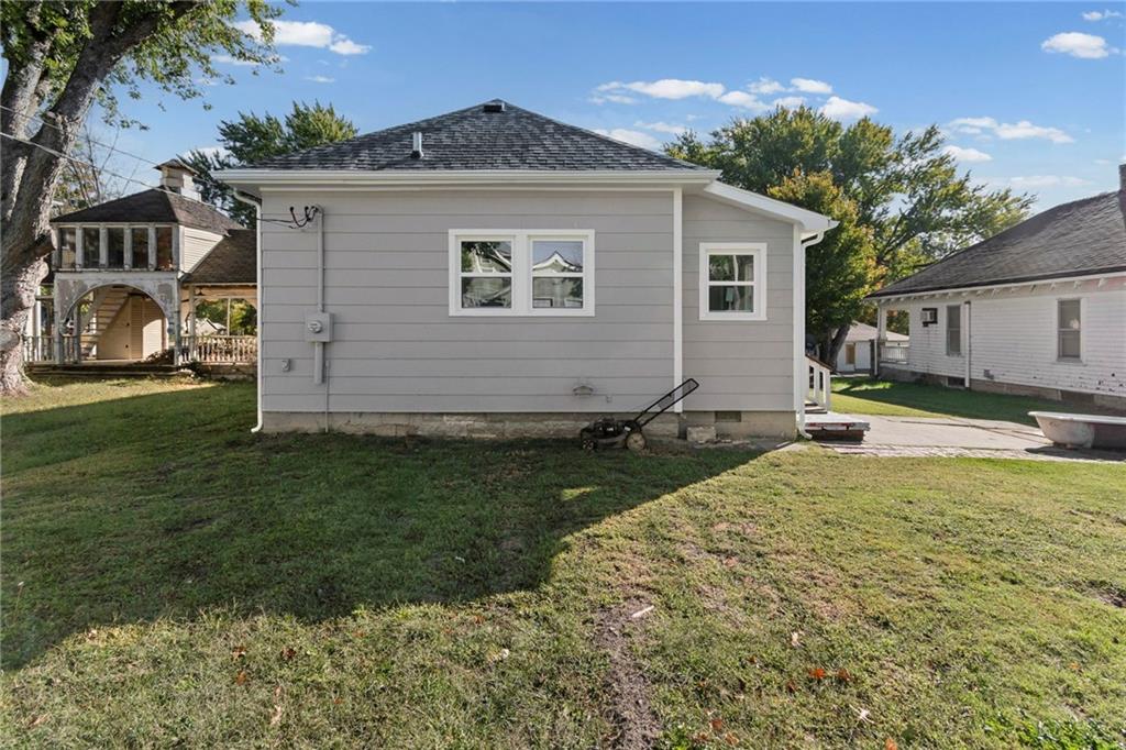 302 South Elm Street Sweet Springs, MO 65351 - Photo 24 of 30