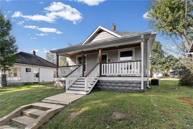 $172,000 | 302 South Elm Street, Sweet Springs, MO 65351