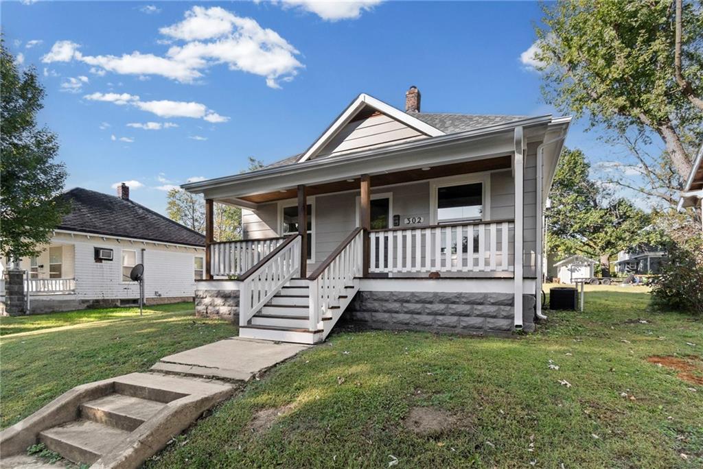 302 South Elm Street Sweet Springs, MO 65351 - Photo 3 of 30