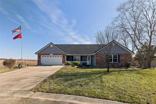 $334,900 | 227 Suburban Place, Smithton, IL 62285