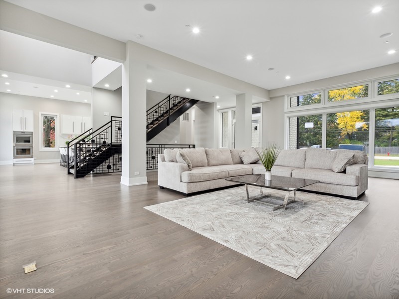 1341 Pfingsten Road Northbrook, IL 60062 - Photo 12 of 58