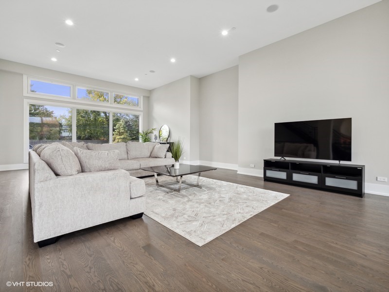 1341 Pfingsten Road Northbrook, IL 60062 - Photo 8 of 58 a living room with furniture and a flat screen tv