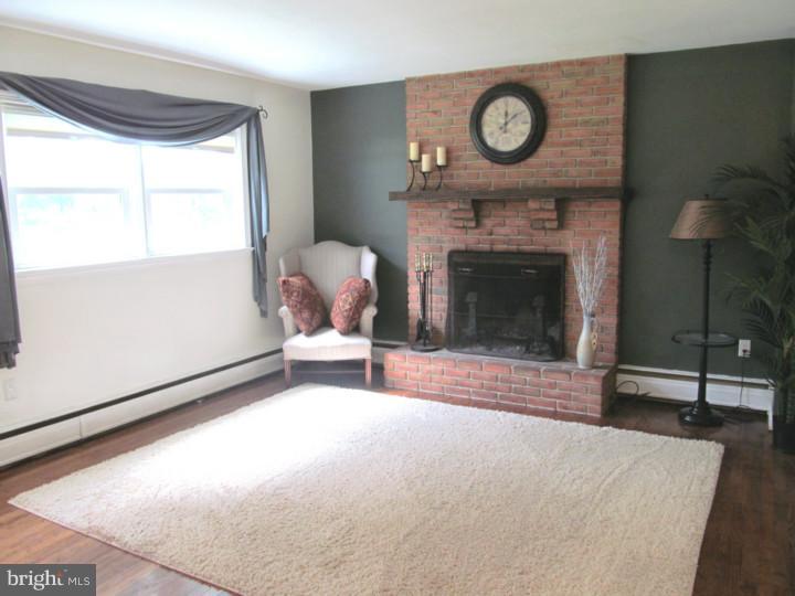 646 North Pleasantview Road Pottstown, PA 19464 - Photo 4 of 17 Family Room