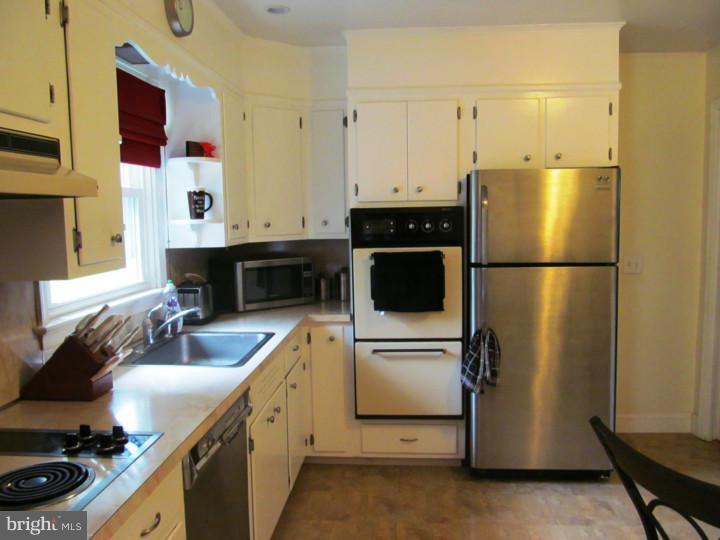 646 North Pleasantview Road Pottstown, PA 19464 - Photo 6 of 17 Kitchen