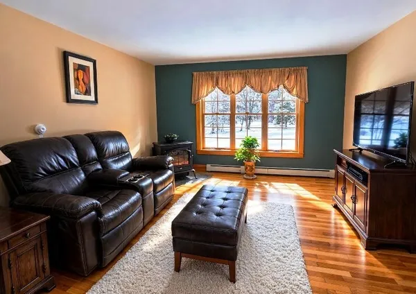 $639,000 | 692 Old Walpole Road, Surry, NH 03431