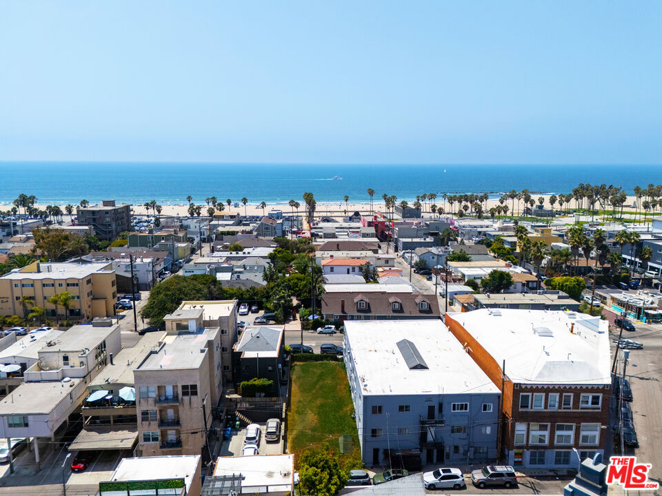1816 Pacific Avenue Venice, CA 90291 - Photo 3 of 10 Gallery Image 3