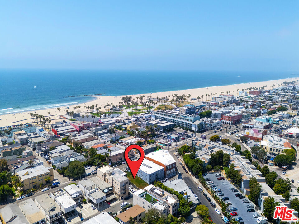 1816 Pacific Avenue Venice, CA 90291 - Photo 7 of 10 Gallery Image 7