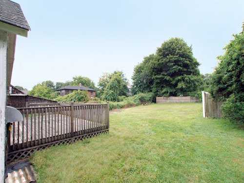 38 South Pier Road Narragansett, RI 02882 - Photo 5 of 8 Yard/Garden.