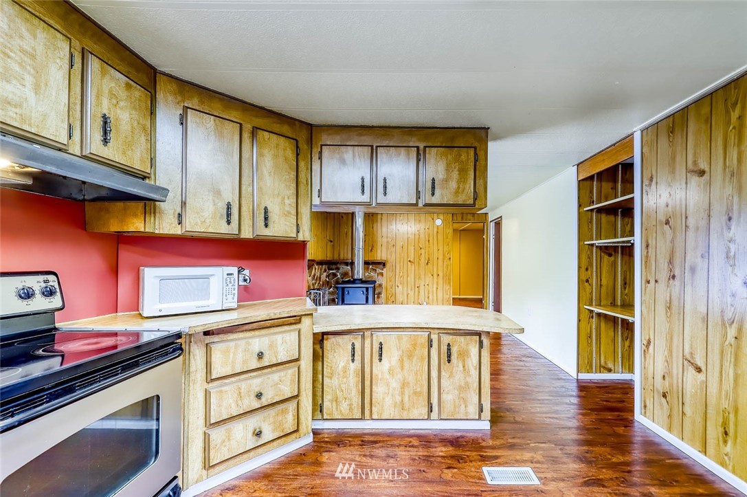 26215 Barrett Road Northeast Kingston, WA 98346 - Photo 12 of 38 Gallery Image 12