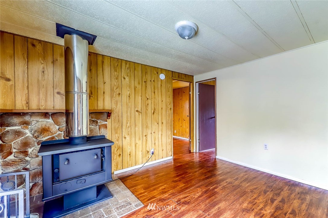 26215 Barrett Road Northeast Kingston, WA 98346 - Photo 16 of 38 Gallery Image 16
