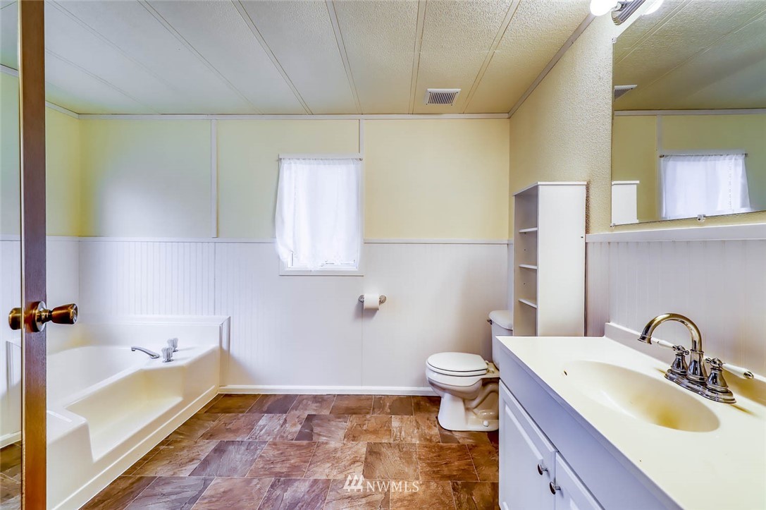 26215 Barrett Road Northeast Kingston, WA 98346 - Photo 23 of 38 Gallery Image 23