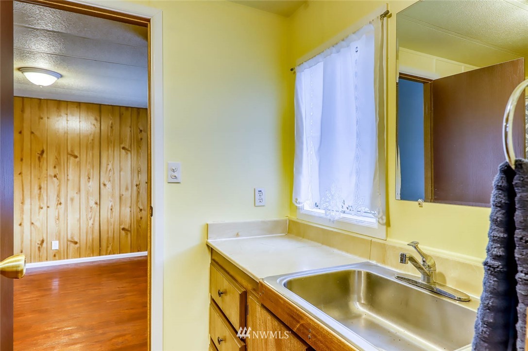 26215 Barrett Road Northeast Kingston, WA 98346 - Photo 29 of 38 Gallery Image 29