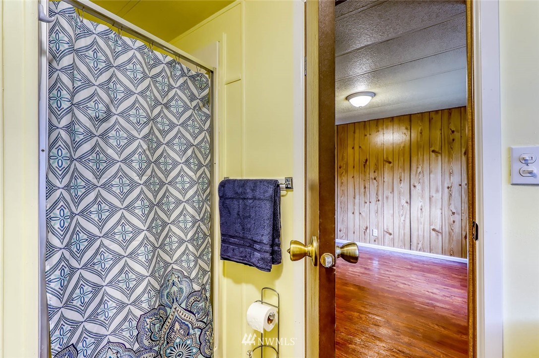 26215 Barrett Road Northeast Kingston, WA 98346 - Photo 30 of 38 Gallery Image 30