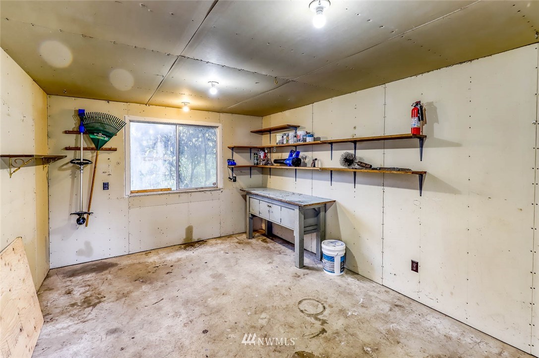 26215 Barrett Road Northeast Kingston, WA 98346 - Photo 34 of 38 Gallery Image 34
