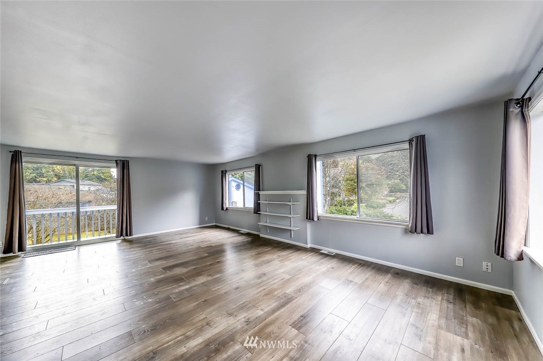 26215 Barrett Road Northeast Kingston, WA 98346 - Photo 9 of 38 Gallery Image 9