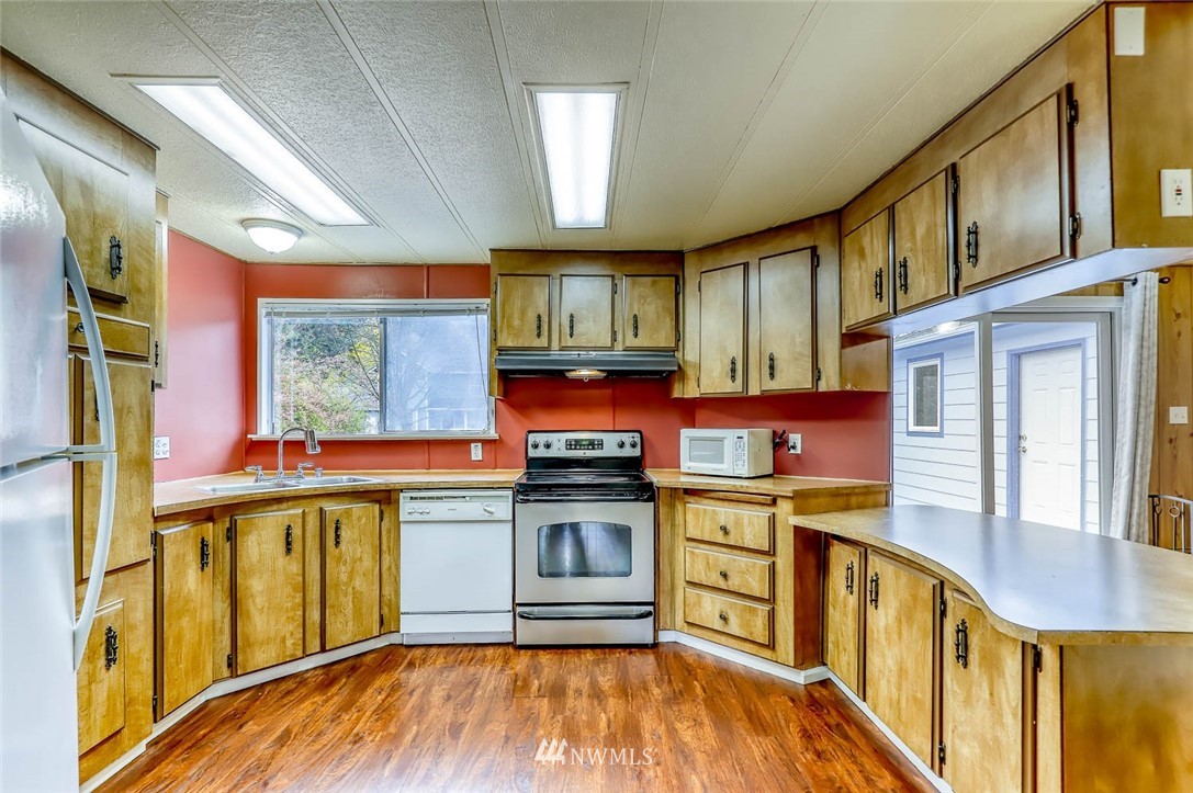 26215 Barrett Road Northeast Kingston, WA 98346 - Photo 10 of 38 Gallery Image 10