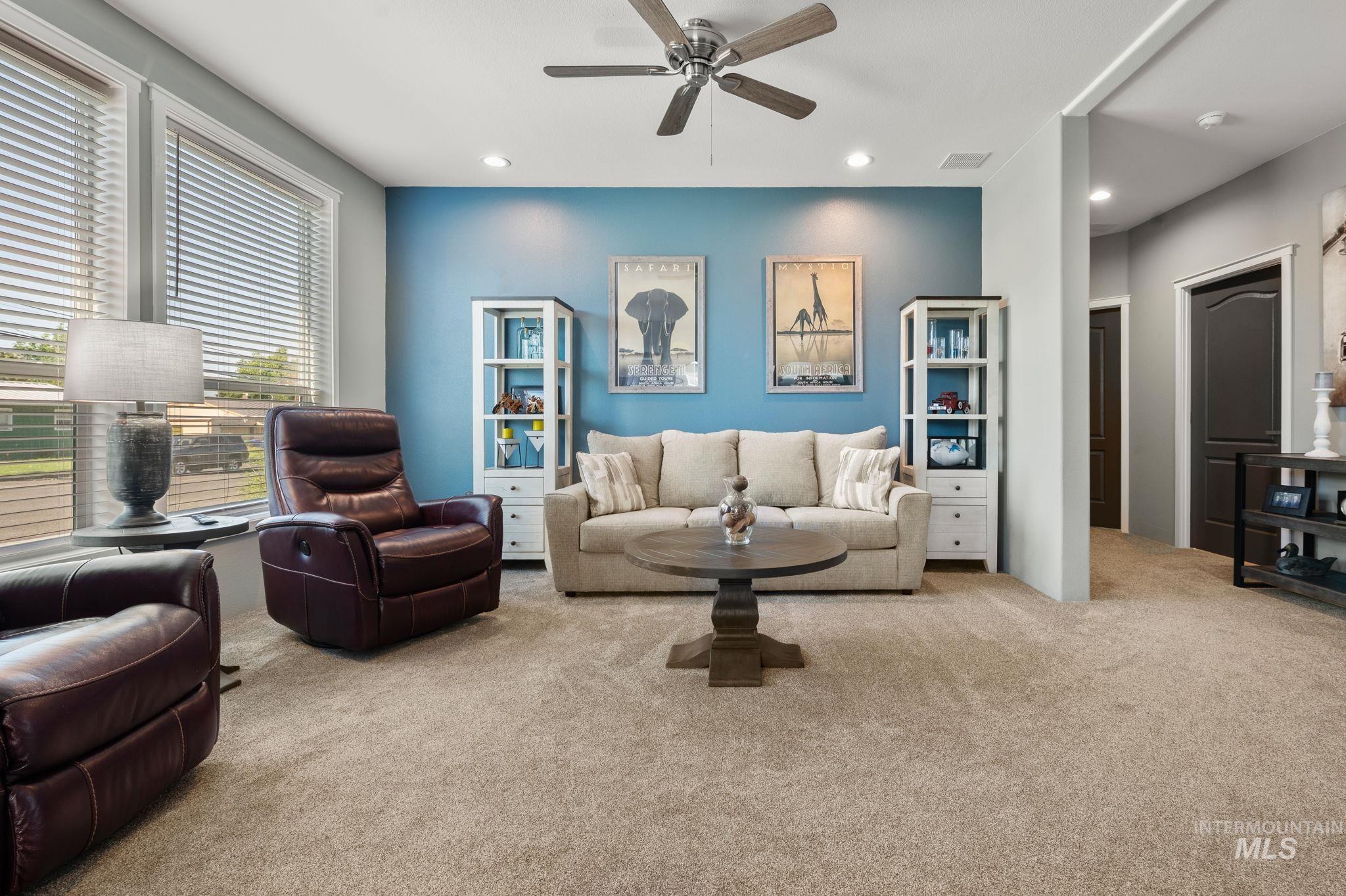 837 Burrell Avenue Lewiston, ID 83501 - Photo 5 of 32 Carpeted living room featuring a ceiling fan and recessed lighting
