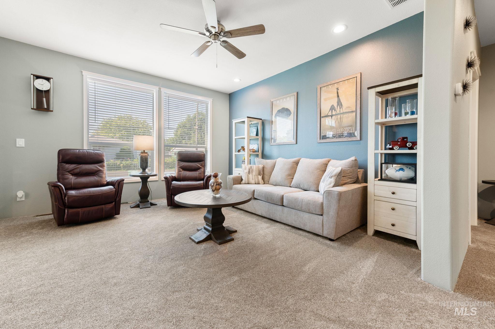 837 Burrell Avenue Lewiston, ID 83501 - Photo 6 of 32 Carpeted living area with a ceiling fan and recessed lighting
