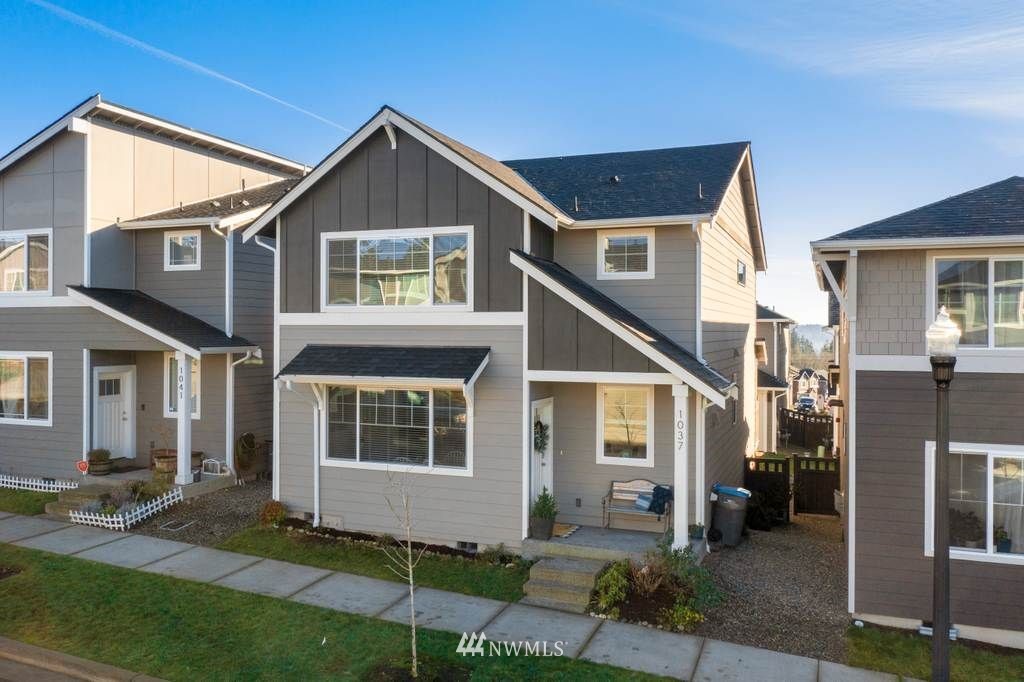 1037 Banyan Road Bremerton, WA 98310 - Photo 1 of 28 Gallery Image 1