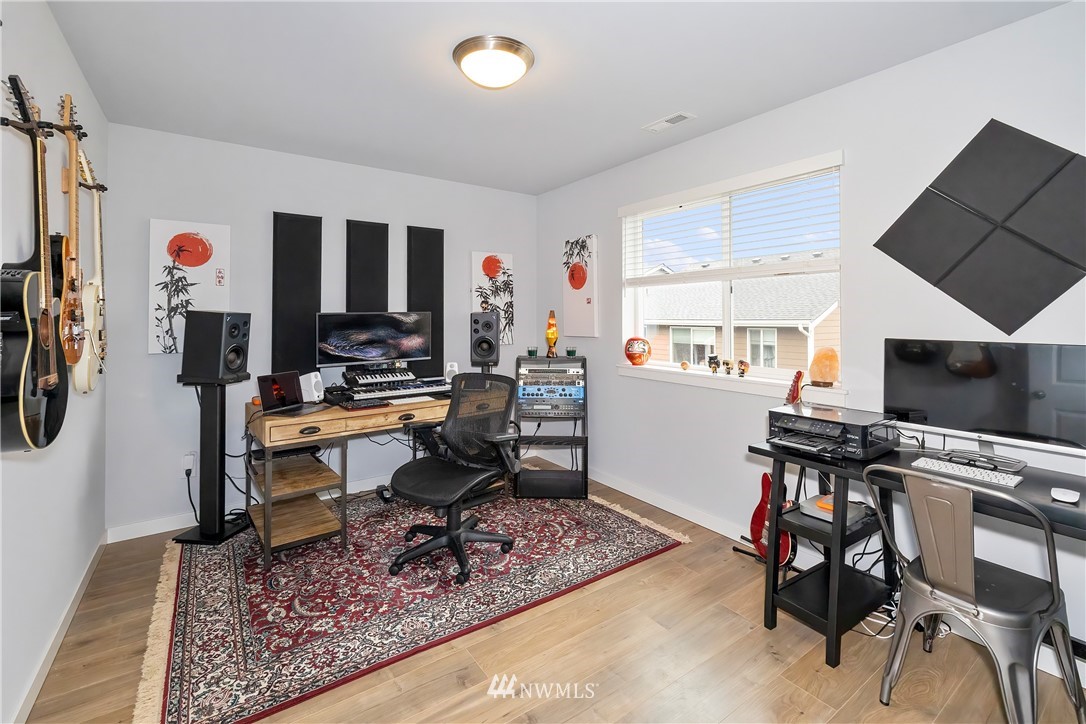 1037 Banyan Road Bremerton, WA 98310 - Photo 15 of 28 Gallery Image 15