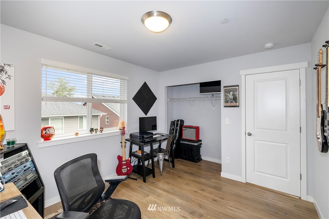 1037 Banyan Road Bremerton, WA 98310 - Photo 16 of 28 Gallery Image 16