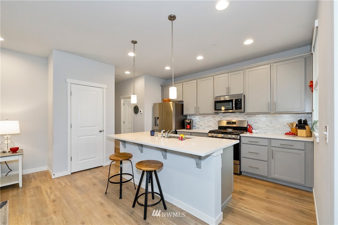 1037 Banyan Road Bremerton, WA 98310 - Photo 3 of 28 Gallery Image 3