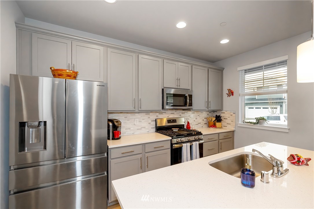 1037 Banyan Road Bremerton, WA 98310 - Photo 4 of 28 Gallery Image 4