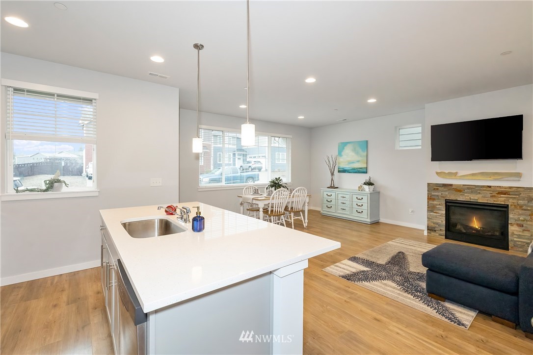 1037 Banyan Road Bremerton, WA 98310 - Photo 6 of 28 Gallery Image 6