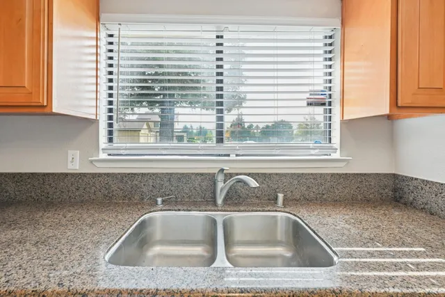 a close view of sink and tap