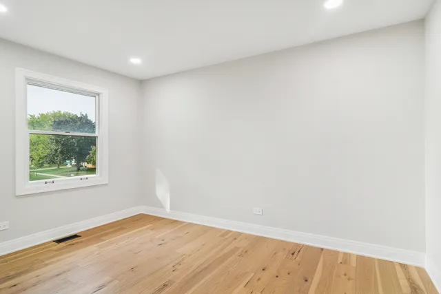 $584,000 | 1420 Hassell Road, Hoffman Estates, IL 60169