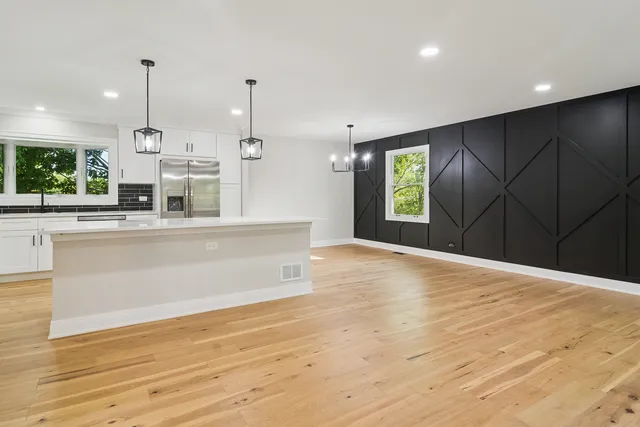 $584,000 | 1420 Hassell Road, Hoffman Estates, IL 60169