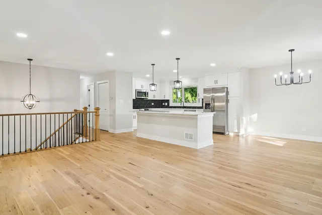 $584,000 | 1420 Hassell Road, Hoffman Estates, IL 60169