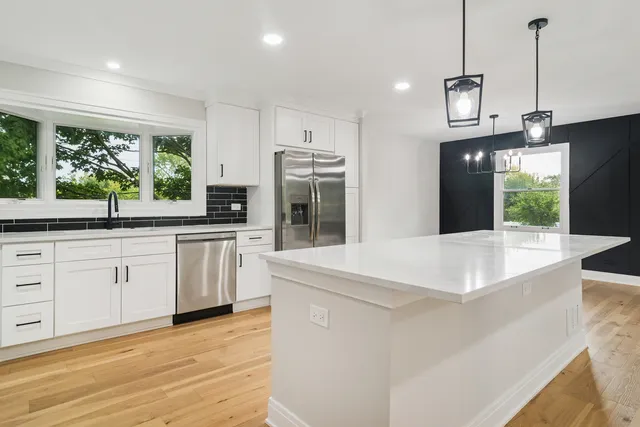 $584,000 | 1420 Hassell Road, Hoffman Estates, IL 60169