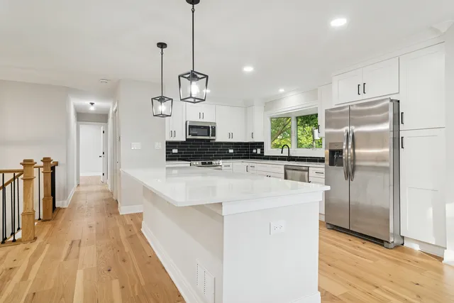 $584,000 | 1420 Hassell Road, Hoffman Estates, IL 60169