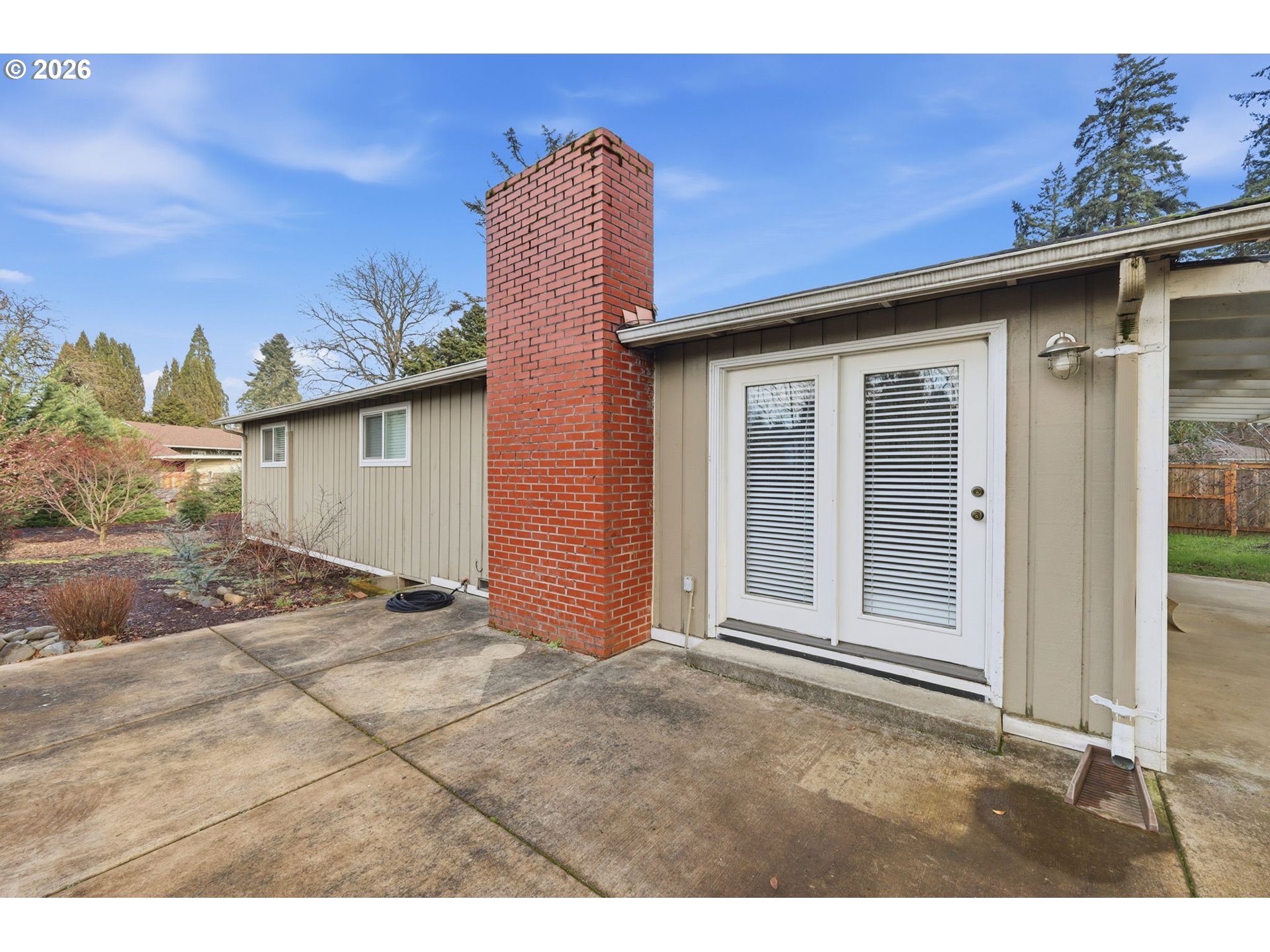 381 Marion Lane Eugene, OR 97404 - Photo 25 of 39 a backyard of a house