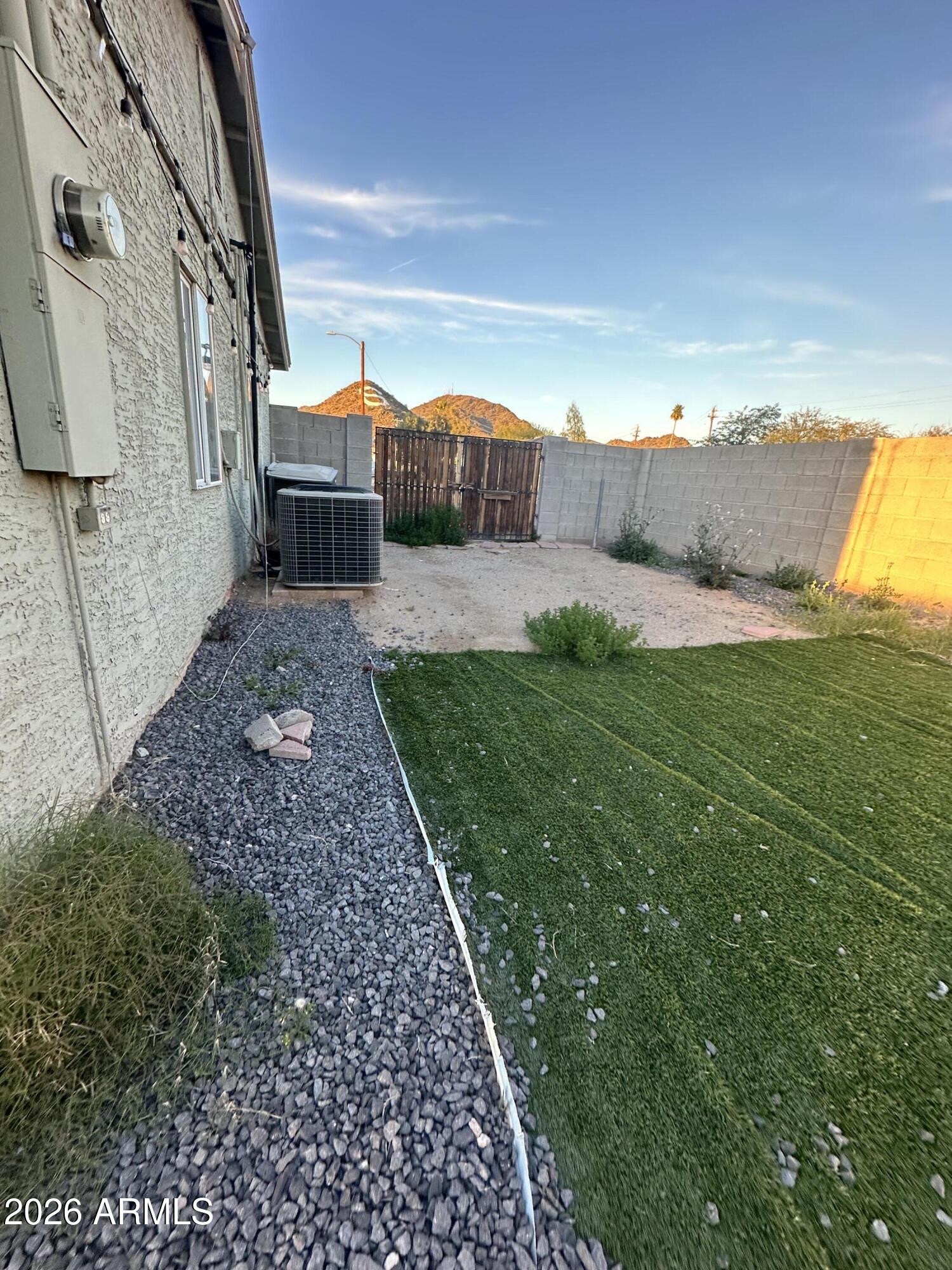 203 West Mission Lane Phoenix, AZ 85021 - Photo 15 of 17 RV GATE