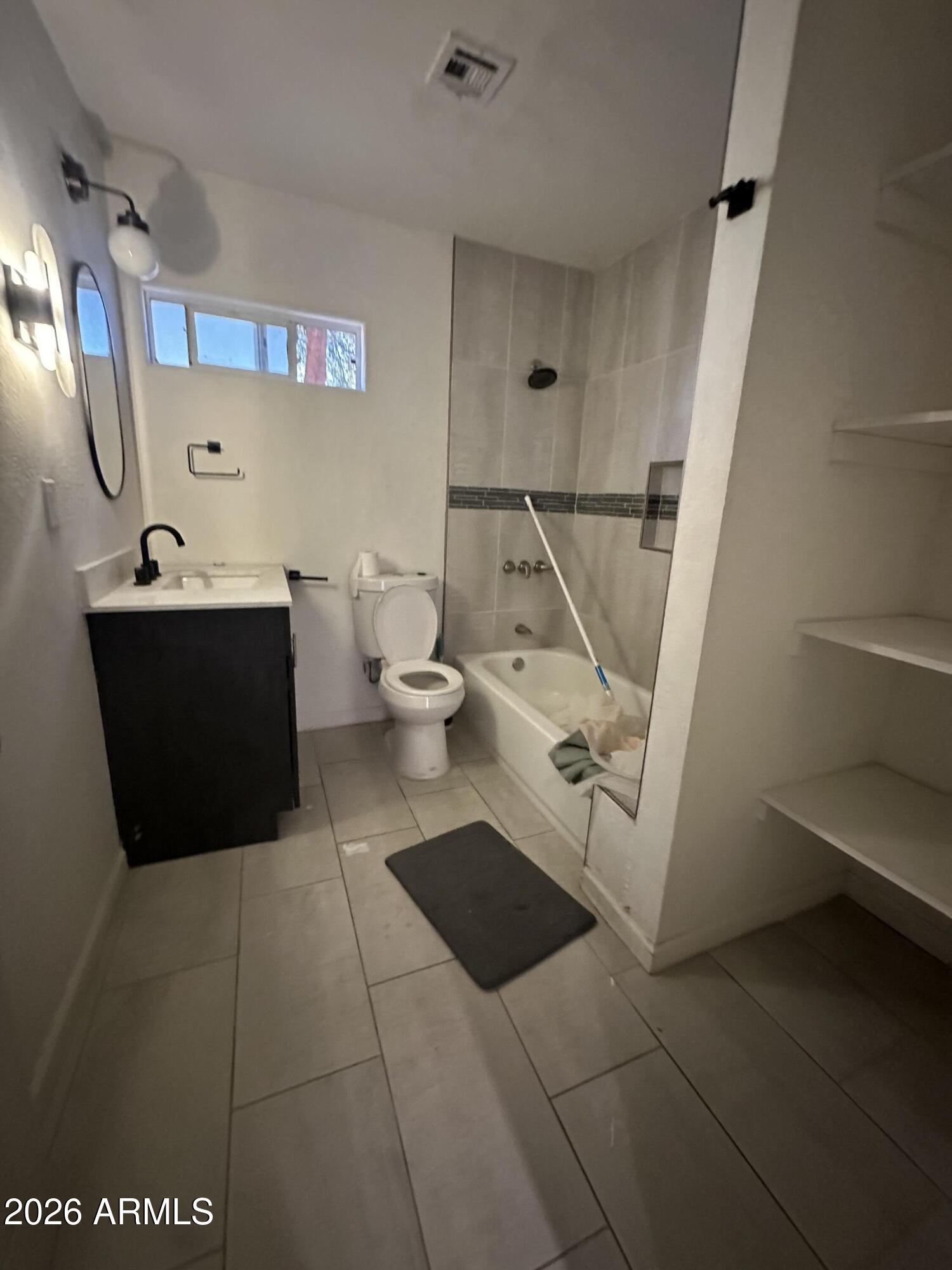 203 West Mission Lane Phoenix, AZ 85021 - Photo 7 of 17 bathroom 2